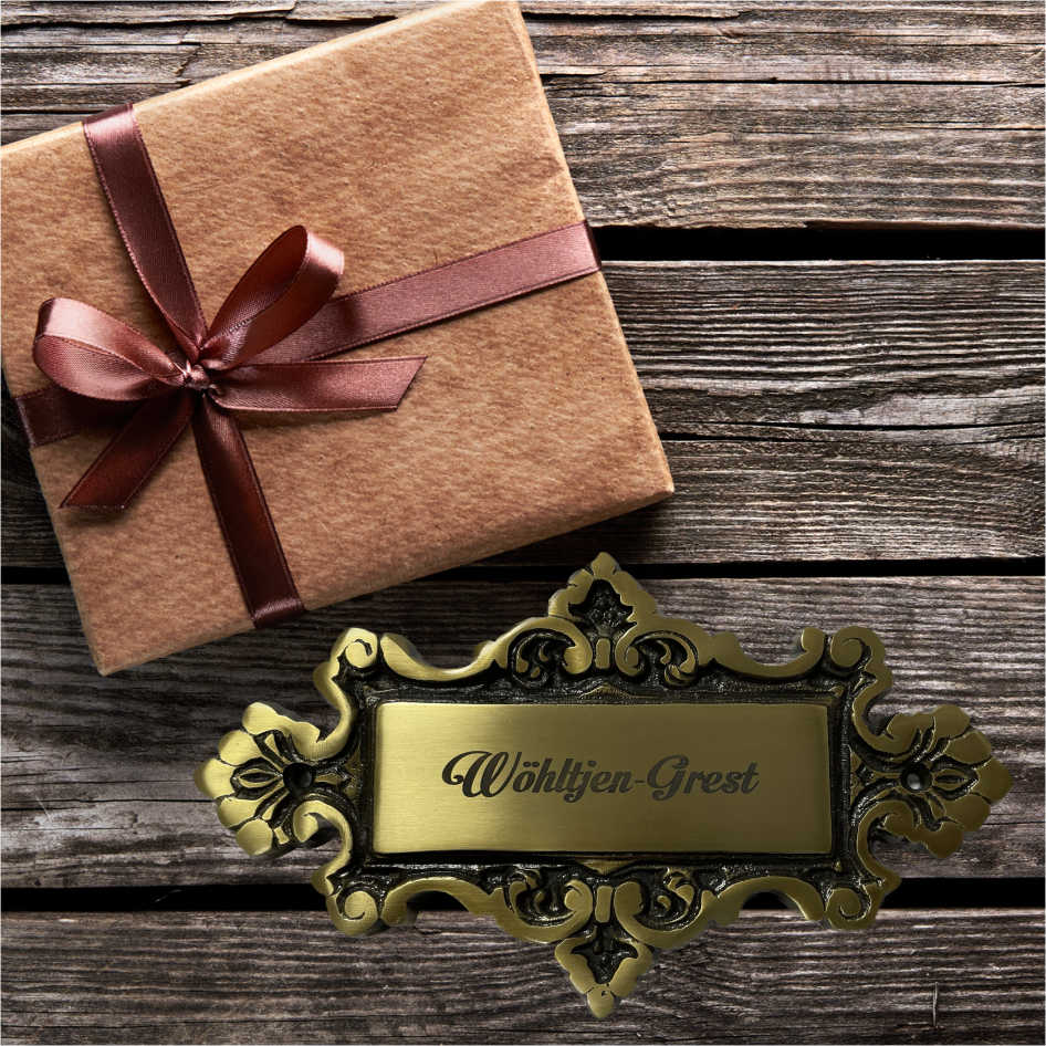 Edel Design Antikes Türschild aus Messing - Individuell graviertes Elegante Haustürdekoration und Geschenkidee - Personalisiertes Türschild mit Namen und antikem Finish