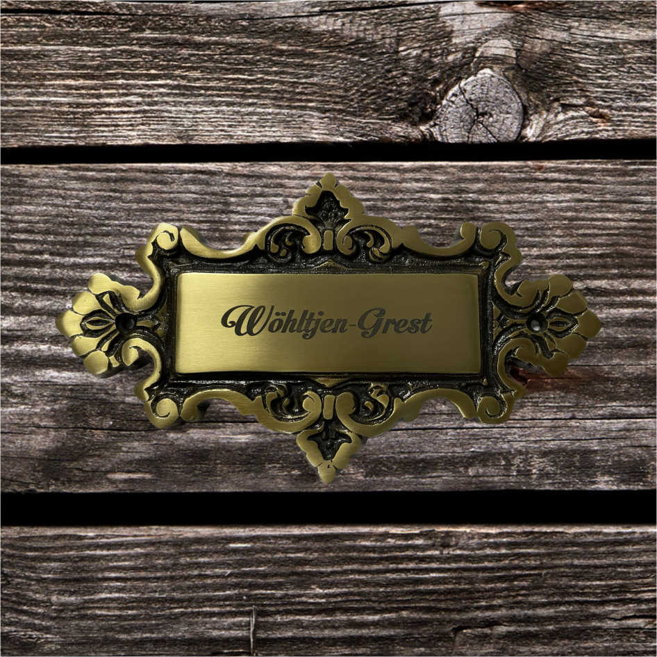 Edel Design Antikes Türschild aus Messing - Individuell graviertes Elegante Haustürdekoration und Geschenkidee - Personalisiertes Türschild mit Namen und antikem Finish