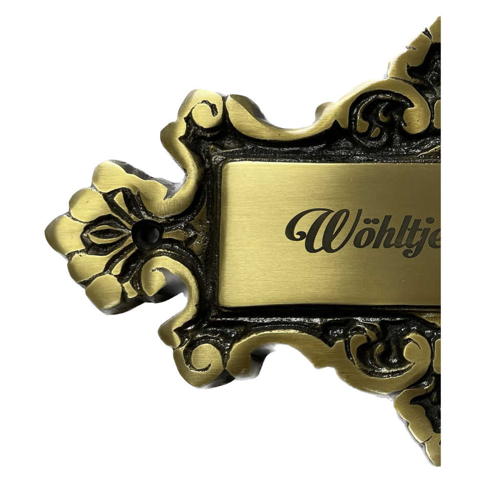 Edel Design Antikes Türschild aus Messing - Individuell graviertes Elegante Haustürdekoration und Geschenkidee - Personalisiertes Türschild mit Namen und antikem Finish